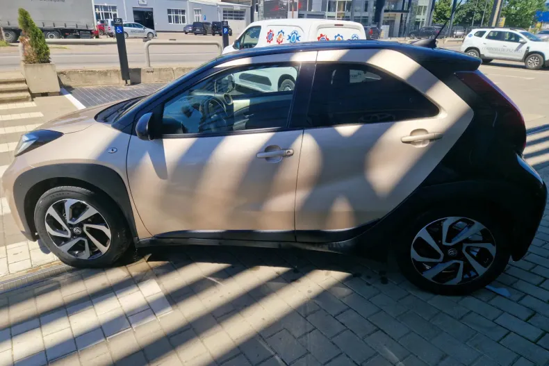 Toyota Aygo (X) din 2023 cu 46.505 km - oferta TOY227845 - foto 5