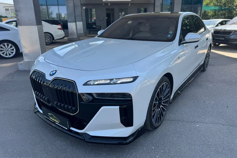 BMW 740d (Seria 7) din 2025 cu 10.277 km - oferta BMW227846 - foto 1