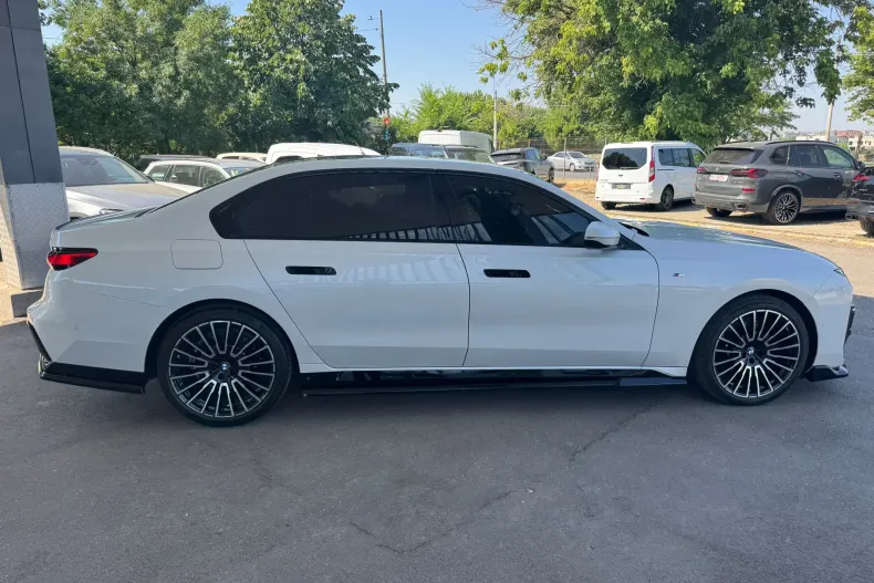 BMW 740d (Seria 7) din 2025 cu 10.277 km - oferta BMW227846 - foto 7