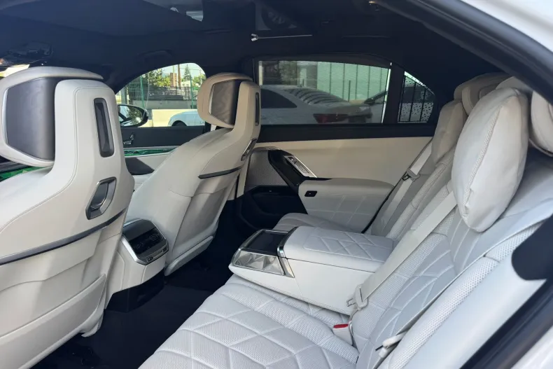 BMW 740d (Seria 7) din 2025 cu 10.277 km - oferta BMW227846 - foto 15