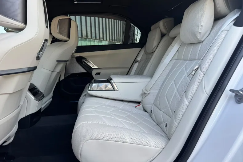 BMW 740d (Seria 7) din 2025 cu 10.277 km - oferta BMW227846 - foto 17