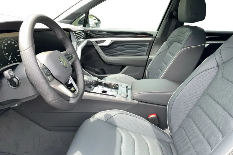 Volkswagen Touareg din 2026 cu 3.000 km - oferta VOL227865 - foto 9