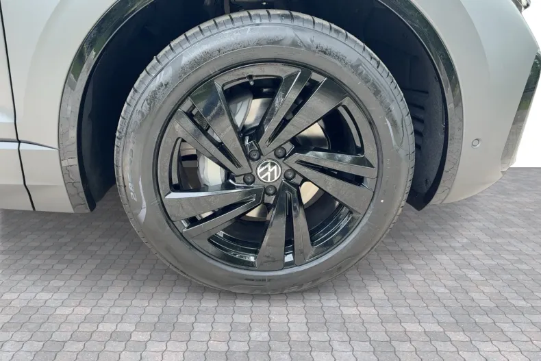Volkswagen Touareg din 2026 cu 3.000 km - oferta VOL227865 - foto 16