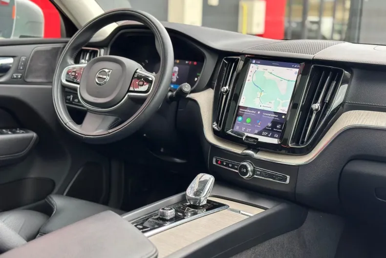 Volvo XC60 din 2021 cu 64.600 km - oferta VOL227898 - foto 2