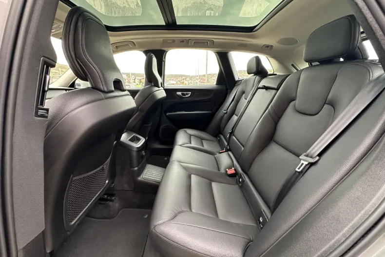 Volvo XC60 din 2021 cu 64.600 km - oferta VOL227898 - foto 14