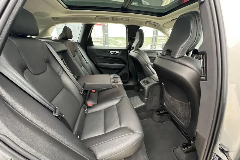 Volvo XC60 din 2021 cu 64.600 km - oferta VOL227898 - foto 19