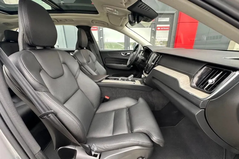 Volvo XC60 din 2021 cu 64.600 km - oferta VOL227898 - foto 22