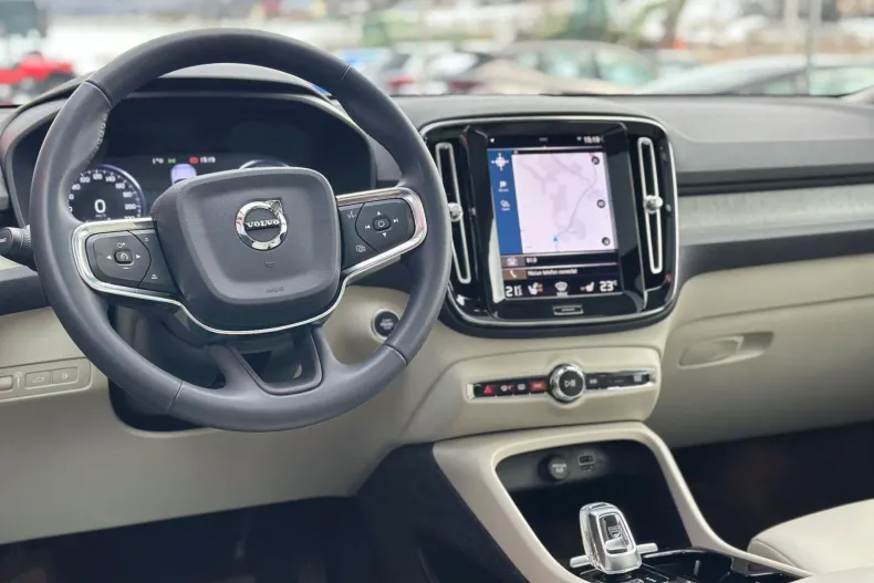 Volvo XC40 din 2021 cu 68.458 km - oferta VOL227899 - foto 14