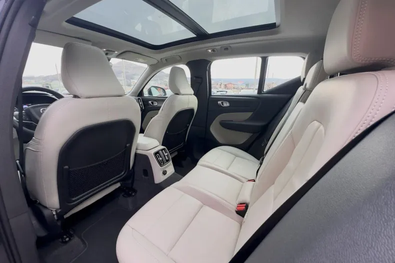 Volvo XC40 din 2021 cu 68.458 km - oferta VOL227899 - foto 17