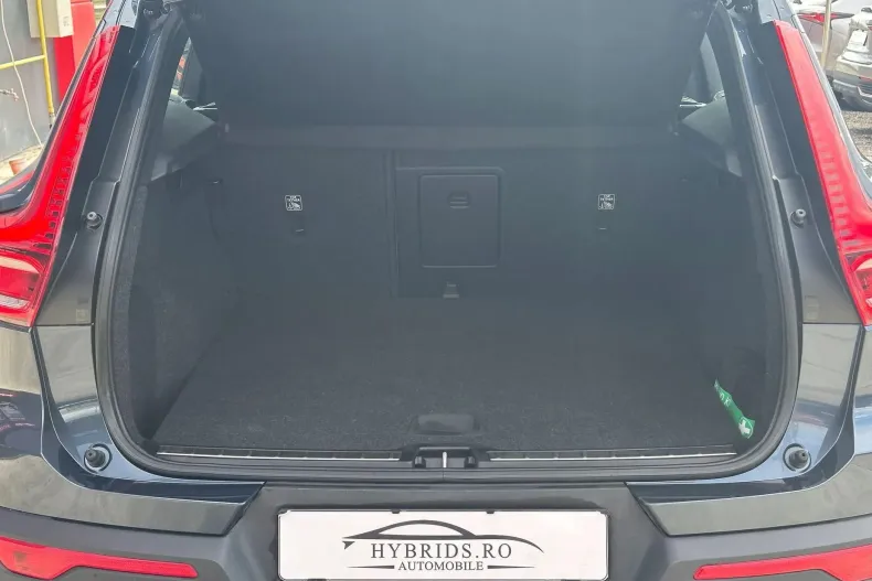 Volvo XC40 din 2021 cu 68.458 km - oferta VOL227899 - foto 18