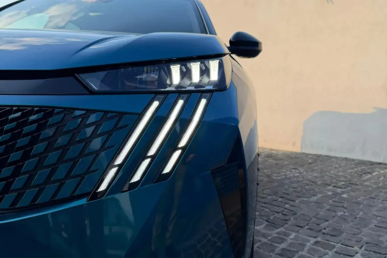Peugeot 3008 din 2025 cu 1.430 km - oferta PEU227960 - foto 4