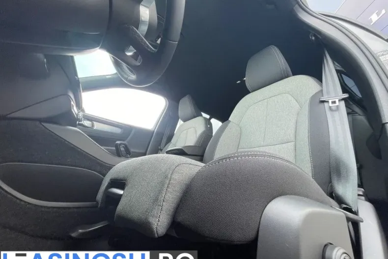 Volvo XC40 din 2025 cu 1 km - oferta VOL227965 - foto 7