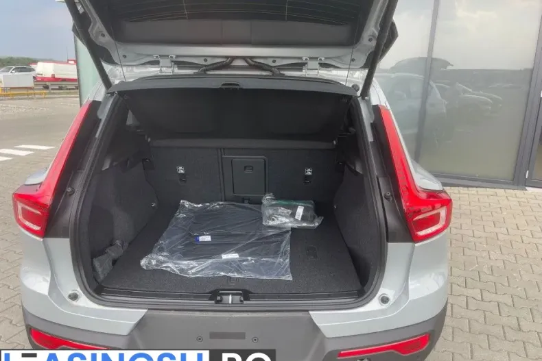 Volvo XC40 din 2025 cu 1 km - oferta VOL227965 - foto 12