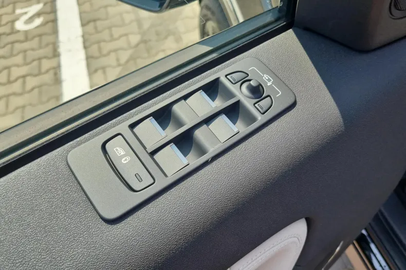 Land Rover Discovery Sport din 2024 cu 3.800 km - oferta LAN227968 - foto 14