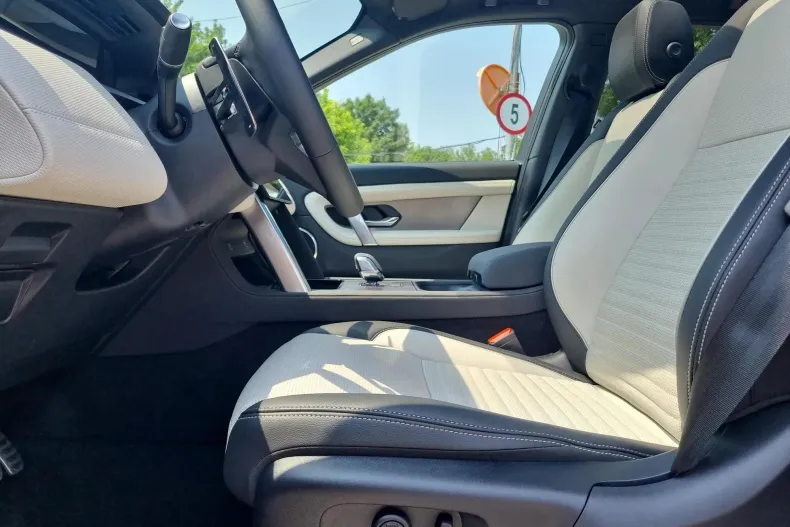 Land Rover Discovery Sport din 2024 cu 3.800 km - oferta LAN227968 - foto 24