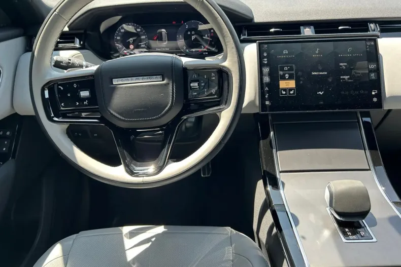 Land Rover Range Rover Velar din 2024 cu 3.123 km - oferta LAN227995 - foto 3