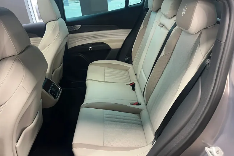 Maserati Grecale din 2025 cu 6 km - oferta MAS228006 - foto 14