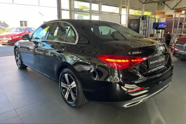 Mercedes-Benz C 300 (Clasa C) din 2025 cu 2.974 km - oferta MER228055 - foto 6