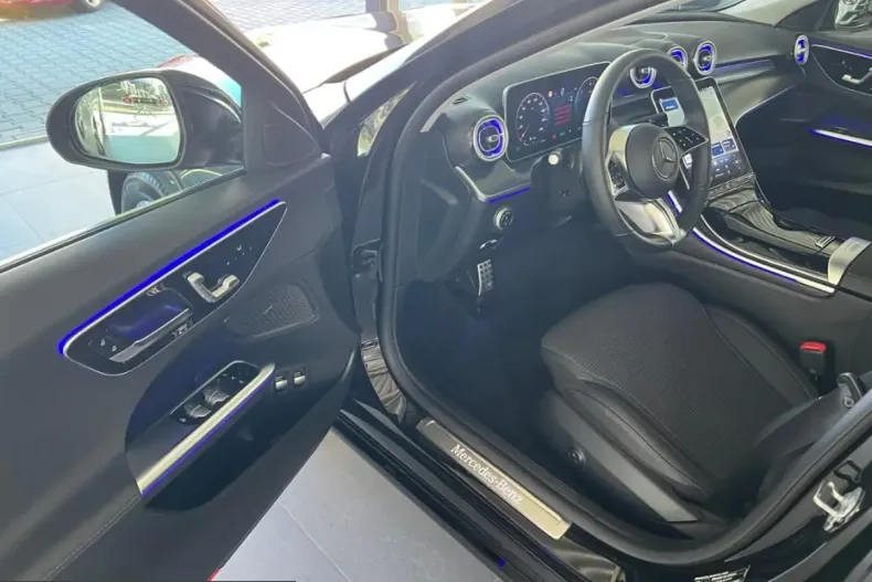 Mercedes-Benz C 300 (Clasa C) din 2025 cu 2.974 km - oferta MER228055 - foto 9