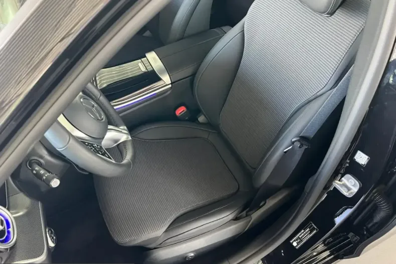 Mercedes-Benz C 300 (Clasa C) din 2025 cu 2.974 km - oferta MER228055 - foto 11