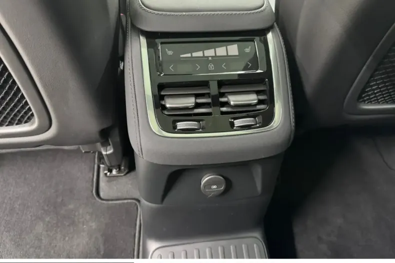 Volvo XC90 din 2025 cu 16.429 km - oferta VOL228074 - foto 19