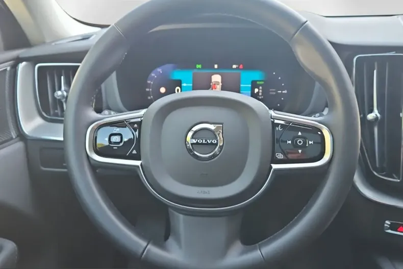 Volvo XC60 din 2025 cu 13.350 km - oferta VOL228076 - foto 13