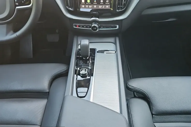 Volvo XC60 din 2025 cu 13.350 km - oferta VOL228076 - foto 14