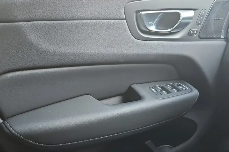 Volvo XC60 din 2025 cu 13.350 km - oferta VOL228076 - foto 15