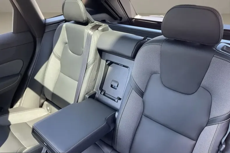 Volvo XC60 din 2025 cu 28.019 km - oferta VOL228077 - foto 16