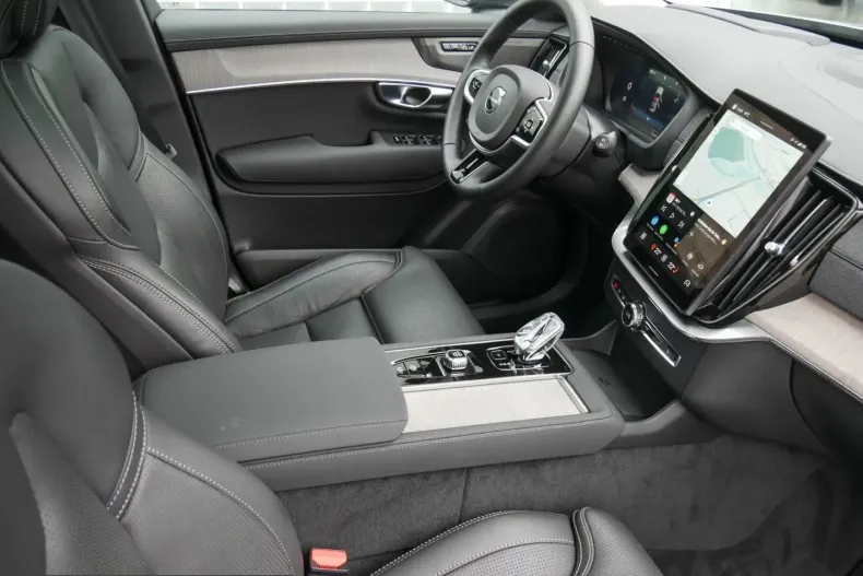 Volvo XC90 din 2025 cu 21.438 km - oferta VOL228079 - foto 3