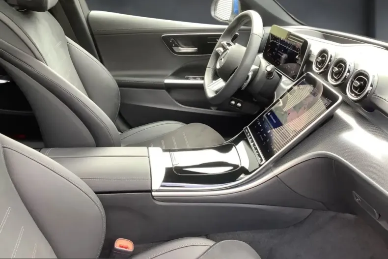 Mercedes-Benz C 300 (Clasa C) din 2025 cu 14.916 km - oferta MER228086 - foto 8