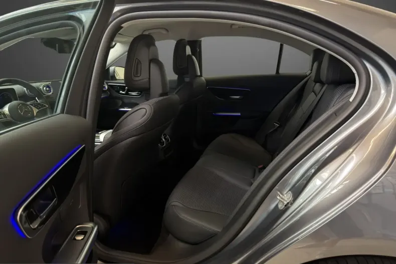 Mercedes-Benz C 300 (Clasa C) din 2025 cu 10.982 km - oferta MER228088 - foto 14