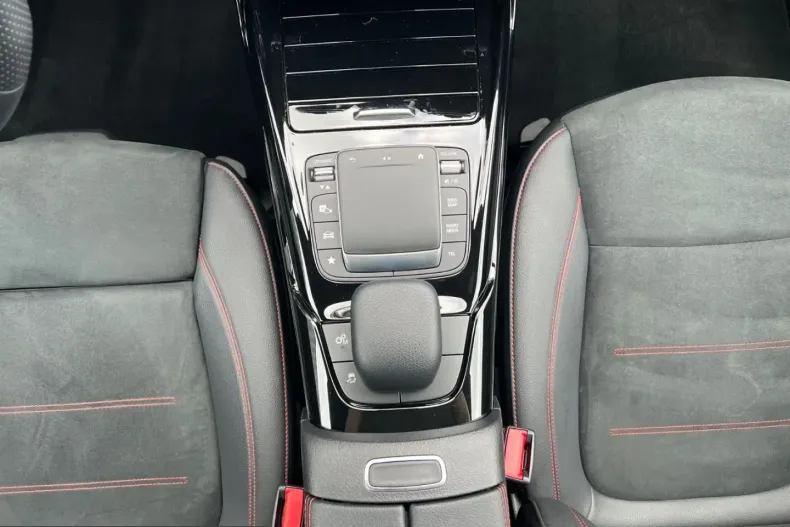 Mercedes-Benz A 35 AMG (Clasa A) din 2022 cu 37.890 km - oferta MER228092 - foto 17