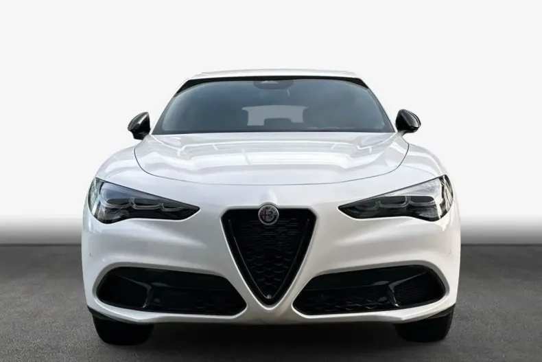 Alfa Romeo Stelvio din 2025 cu 7.900 km - oferta ALF228134 - foto 1