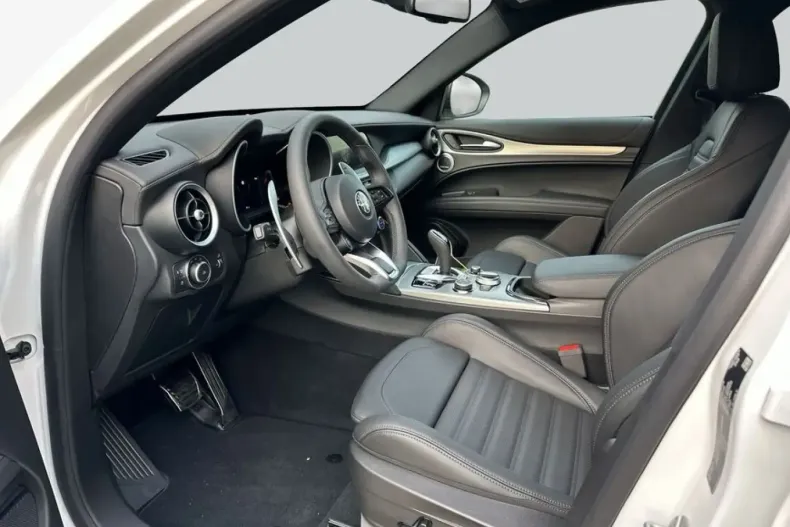 Alfa Romeo Stelvio din 2025 cu 7.900 km - oferta ALF228134 - foto 8
