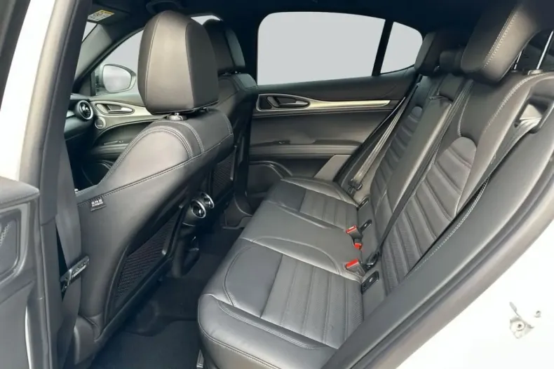 Alfa Romeo Stelvio din 2025 cu 7.900 km - oferta ALF228134 - foto 9