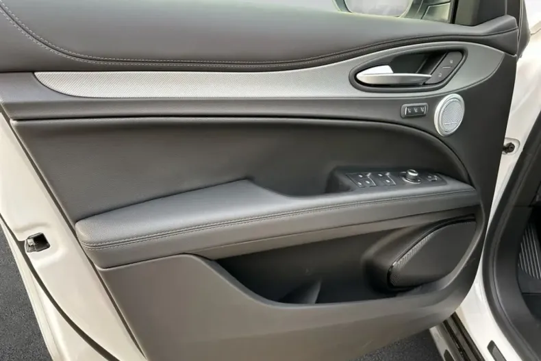 Alfa Romeo Stelvio din 2025 cu 7.900 km - oferta ALF228134 - foto 14