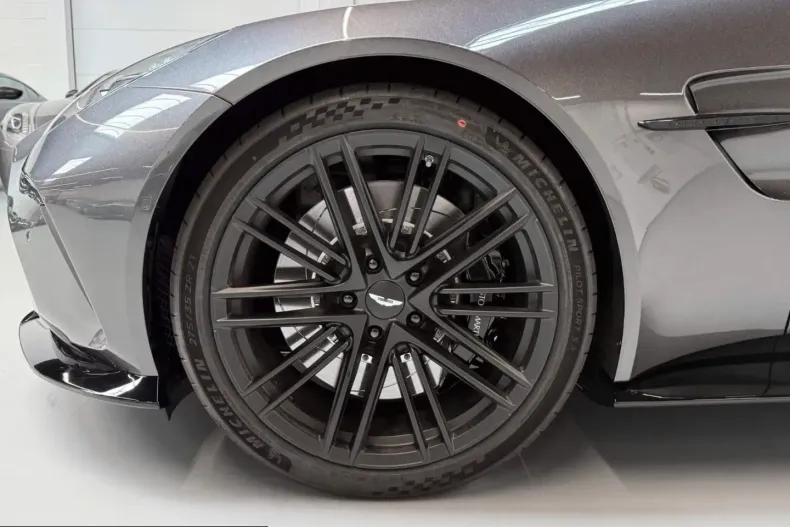 Aston Martin V8 Vantage din 2025 cu 5.000 km - oferta AST228167 - foto 7