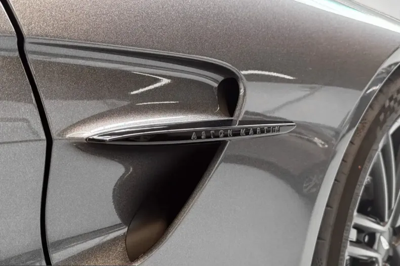 Aston Martin V8 Vantage din 2025 cu 5.000 km - oferta AST228167 - foto 11