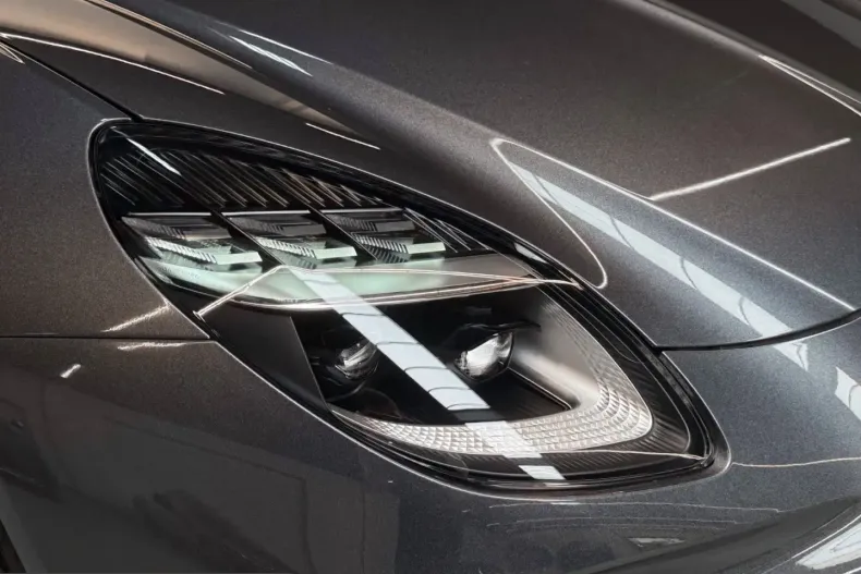 Aston Martin V8 Vantage din 2025 cu 5.000 km - oferta AST228167 - foto 12