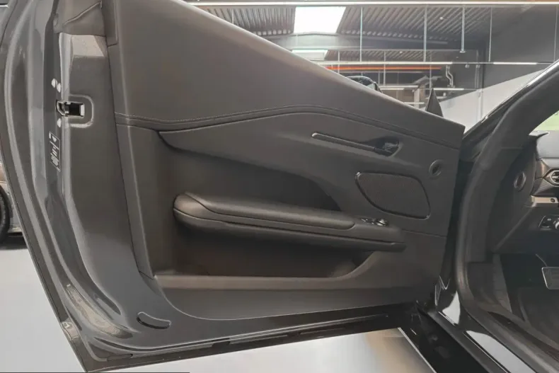 Aston Martin V8 Vantage din 2025 cu 5.000 km - oferta AST228167 - foto 26
