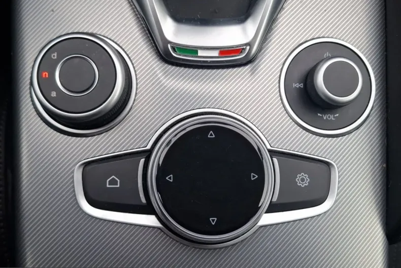 Alfa Romeo Giulia din 2024 cu 21.728 km - oferta ALF228185 - foto 19