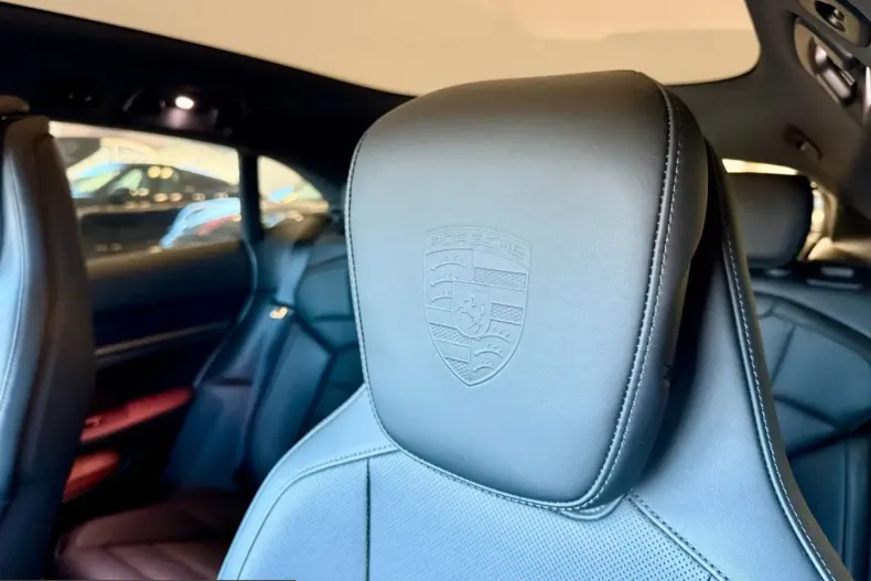 Porsche Taycan din 2024 cu 1.881 km - oferta POR228189 - foto 7