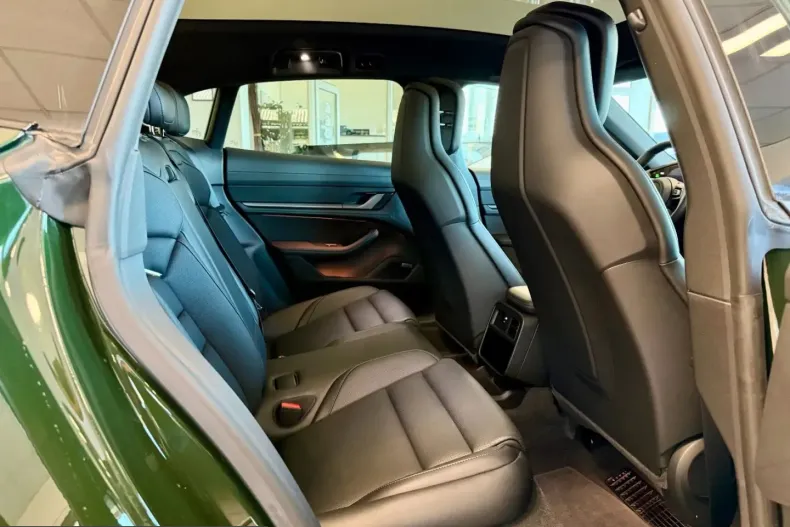 Porsche Taycan din 2024 cu 1.881 km - oferta POR228189 - foto 13