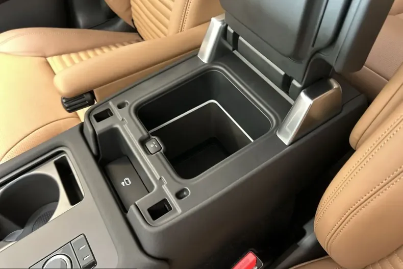 Land Rover Discovery din 2025 cu 16.000 km - oferta LAN228221 - foto 19