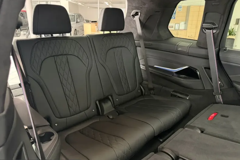 BMW X7 (Seria X) din 2025 cu 27.237 km - oferta BMW228282 - foto 26
