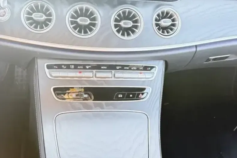 Mercedes-Benz E 220 (Clasa E) din 2023 cu 23.680 km - oferta MER228284 - foto 13