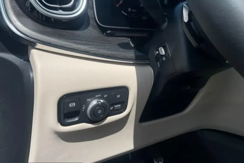 Mercedes-Benz V 300 (Clasa V) din 2025 cu 11.006 km - oferta MER228294 - foto 6
