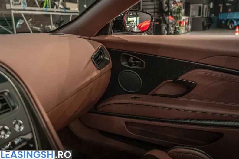 Aston Martin DBS din 2023 cu 2.970 km - oferta AST228309 - foto 28
