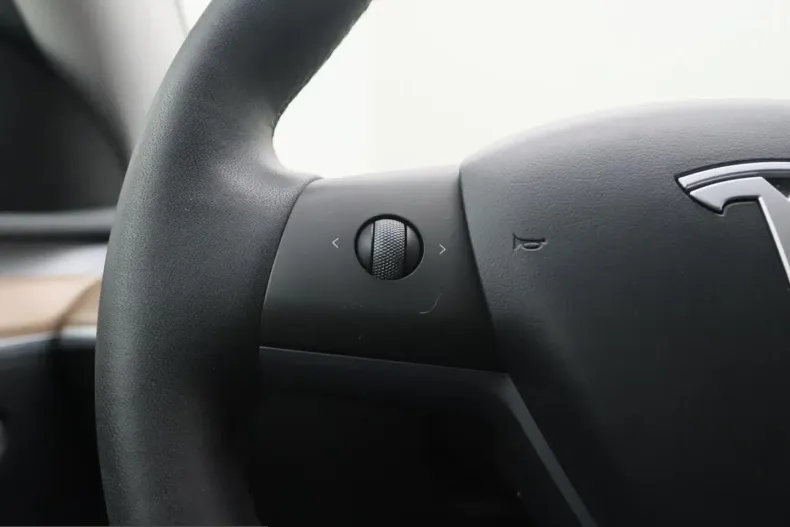 Tesla Model Y din 2023 cu 63.818 km - oferta TES228329 - foto 22